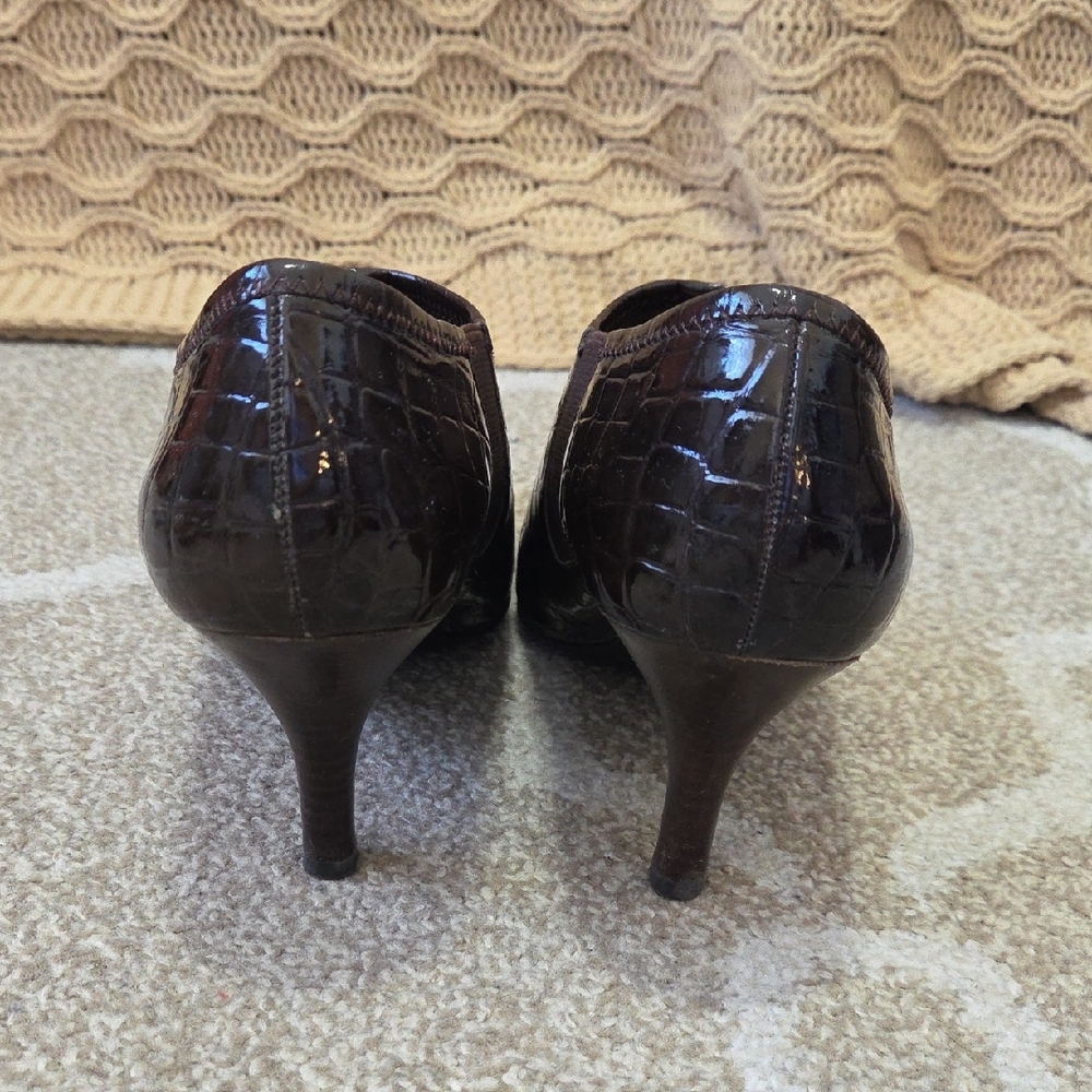 Anne Klein Chocolate Brown Faux Crocodile Heeled Booties - Size 8 1/2 - Picture 6 of 9